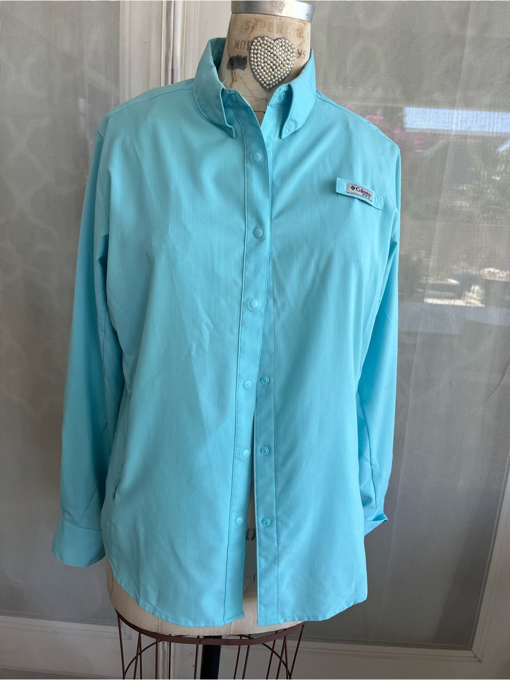 Columbia PFG Long Sleeve Snap Down Shirt Women’s Large vented back, zip pockets